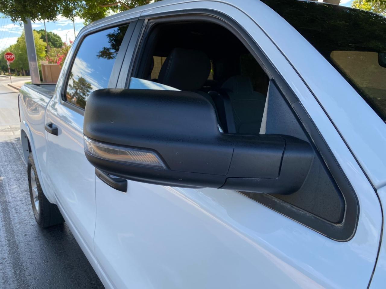 RAM 1500 Lone Star Crew Cab SB 4WD 2025