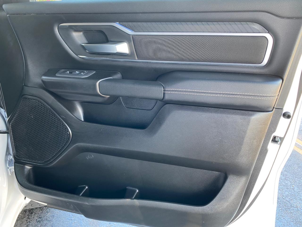 RAM 1500 Lone Star Crew Cab SB 4WD 2025