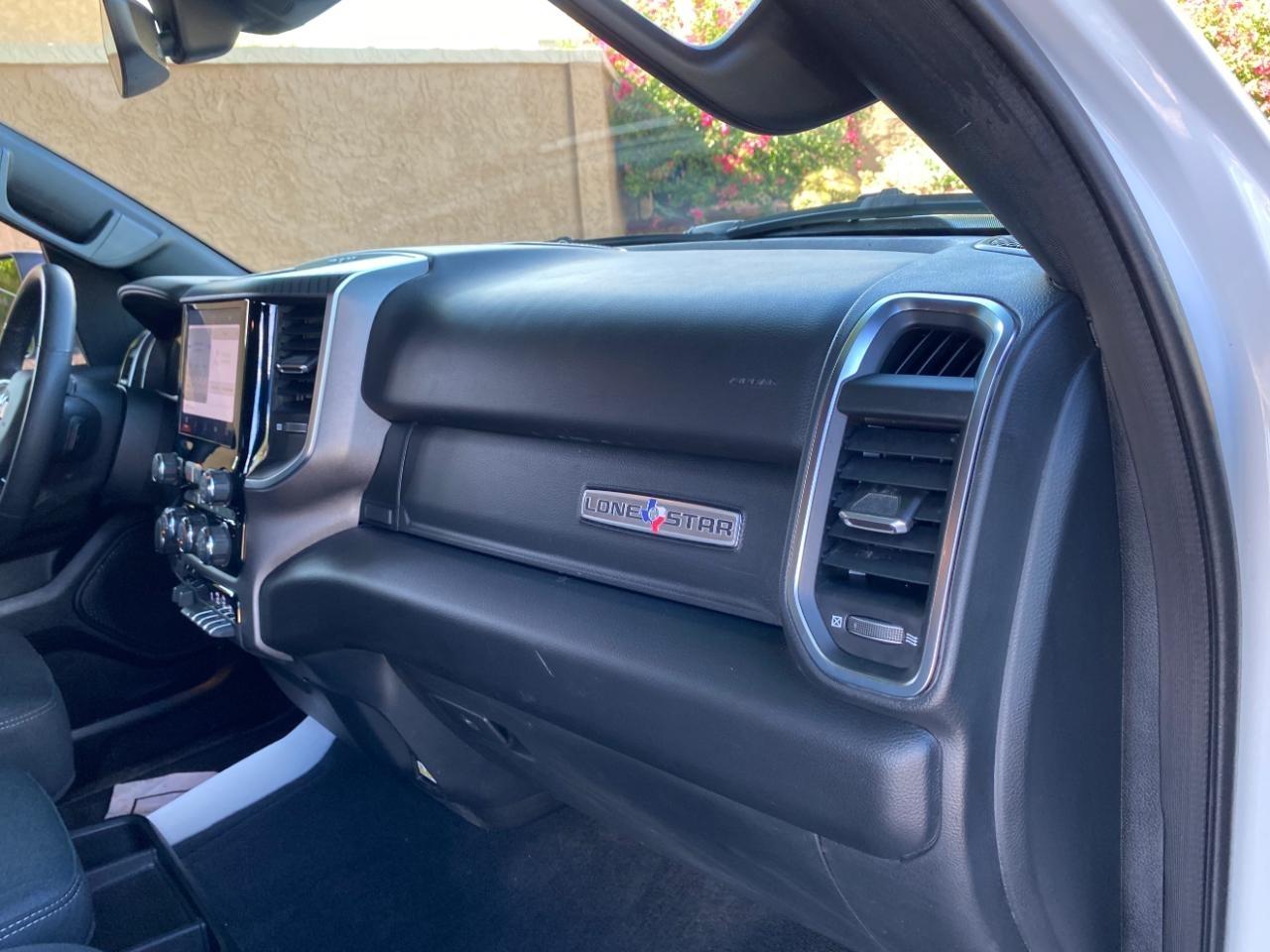 RAM 1500 Lone Star Crew Cab SB 4WD 2025