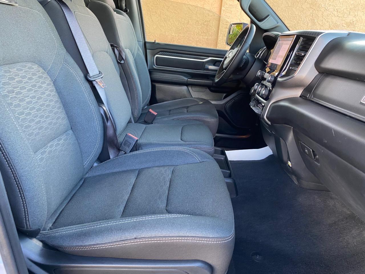 RAM 1500 Lone Star Crew Cab SB 4WD 2025