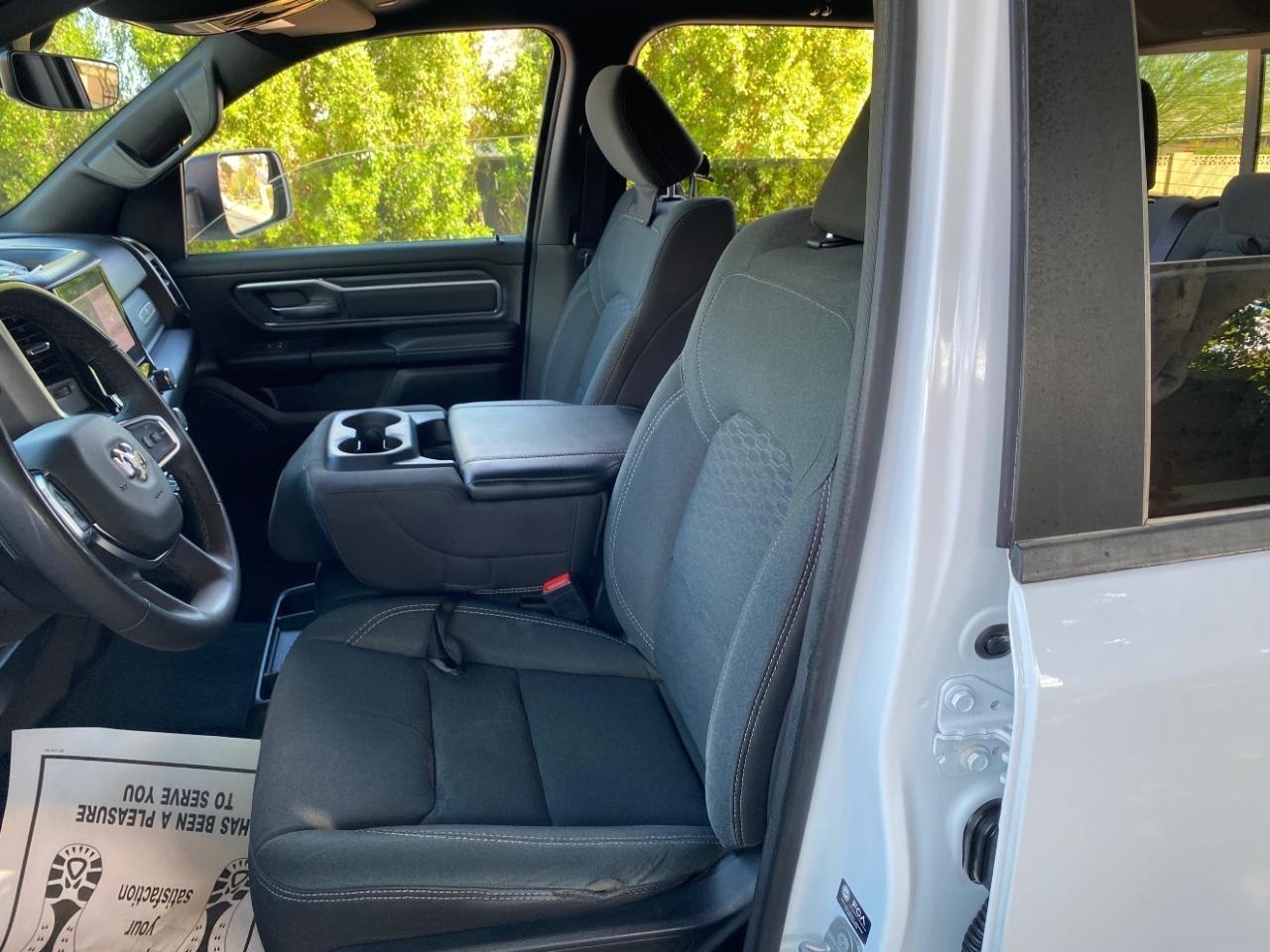 RAM 1500 Lone Star Crew Cab SB 4WD 2025