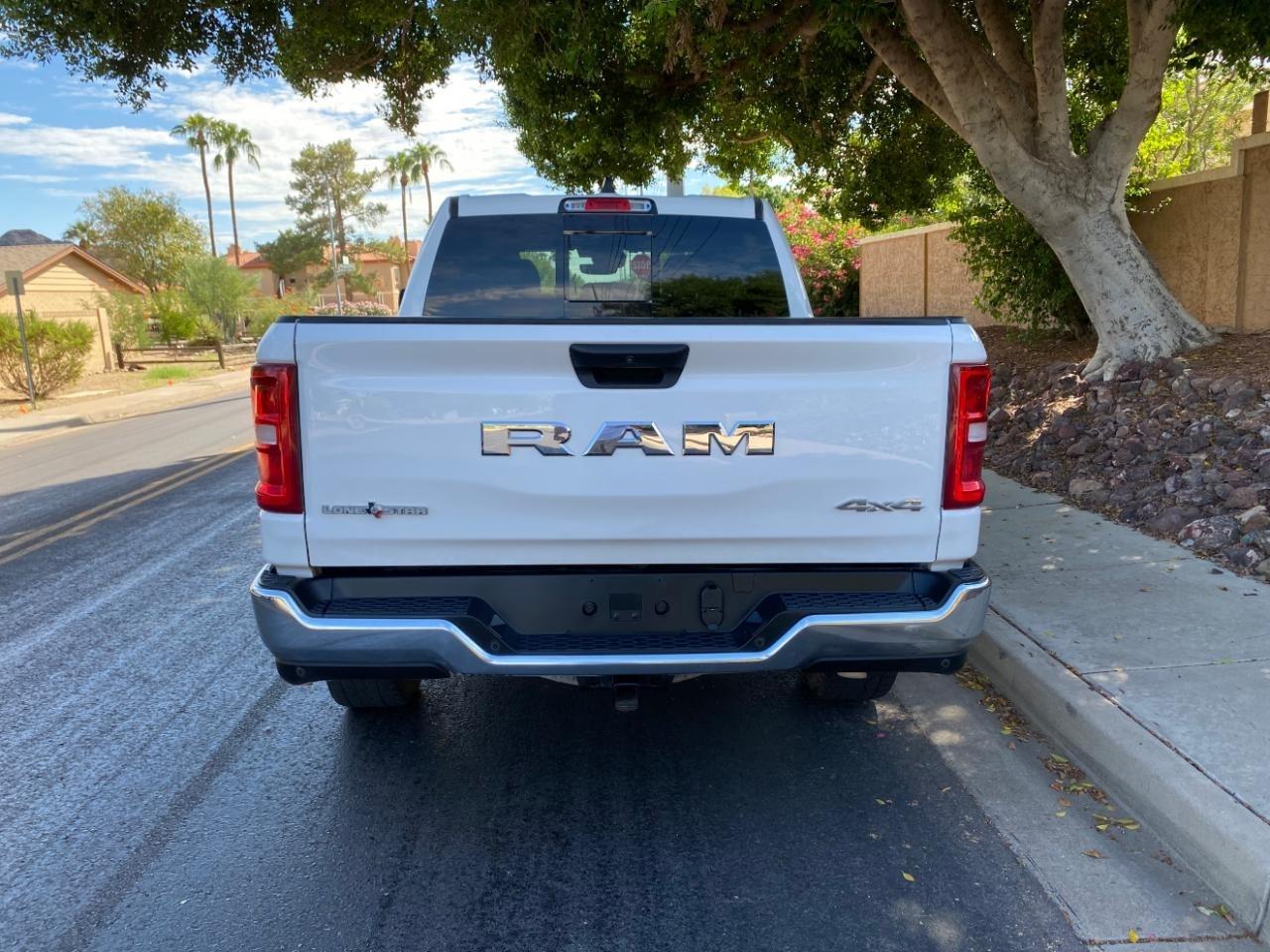 RAM 1500 Lone Star Crew Cab SB 4WD 2025