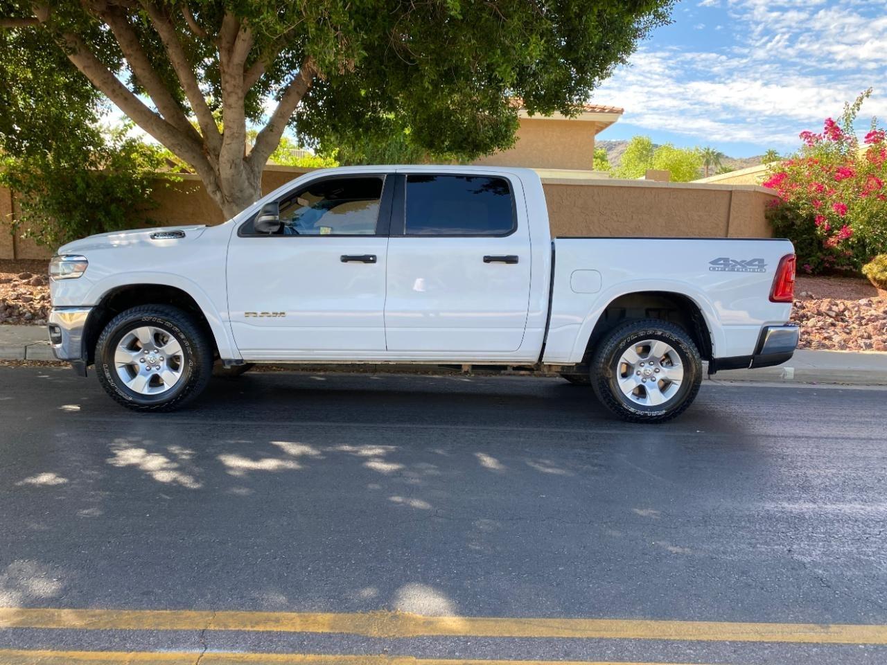 RAM 1500 Lone Star Crew Cab SB 4WD 2025