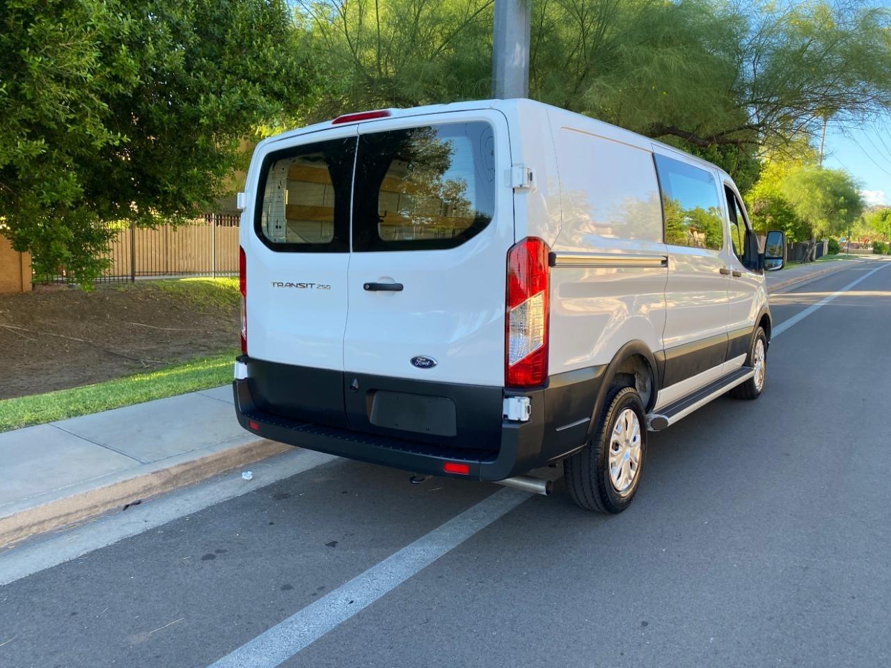 Ford Transit 250 Van Low Roof w/Sliding Pass. 130-in. WB 2025