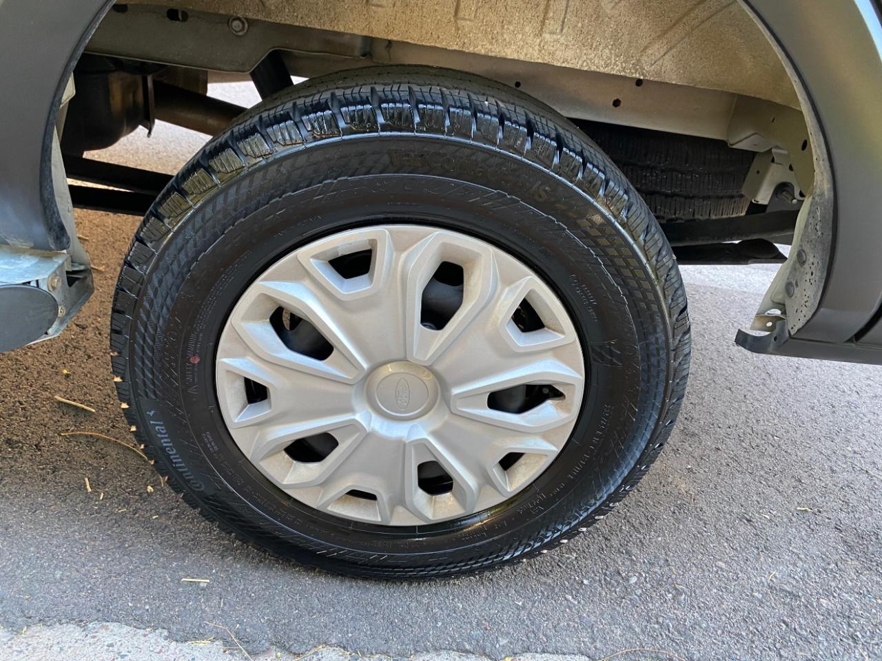 Ford Transit 250 Van Low Roof w/Sliding Pass. 130-in. WB 2025