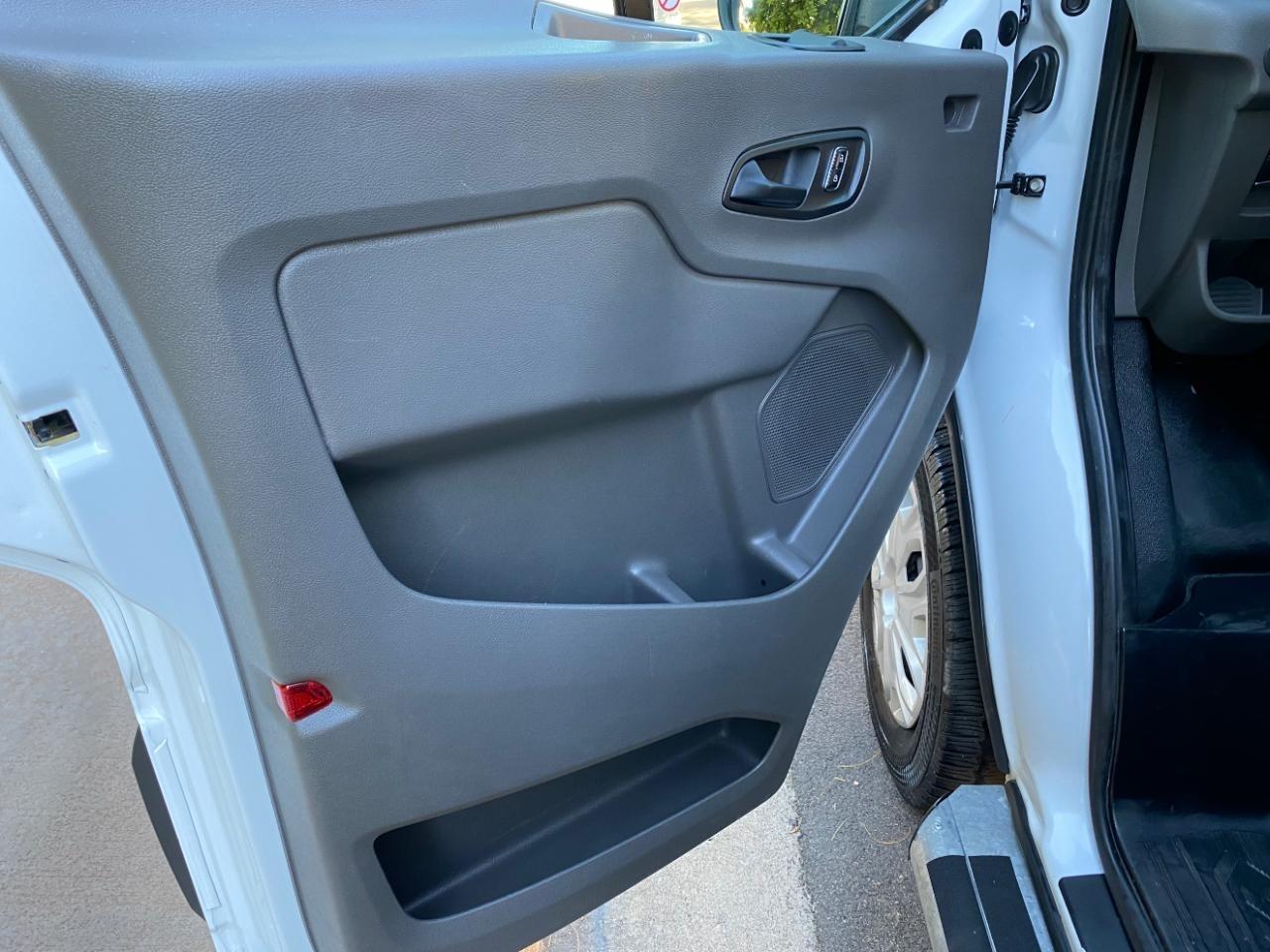 Ford Transit 250 Van Low Roof w/Sliding Pass. 130-in. WB 2025