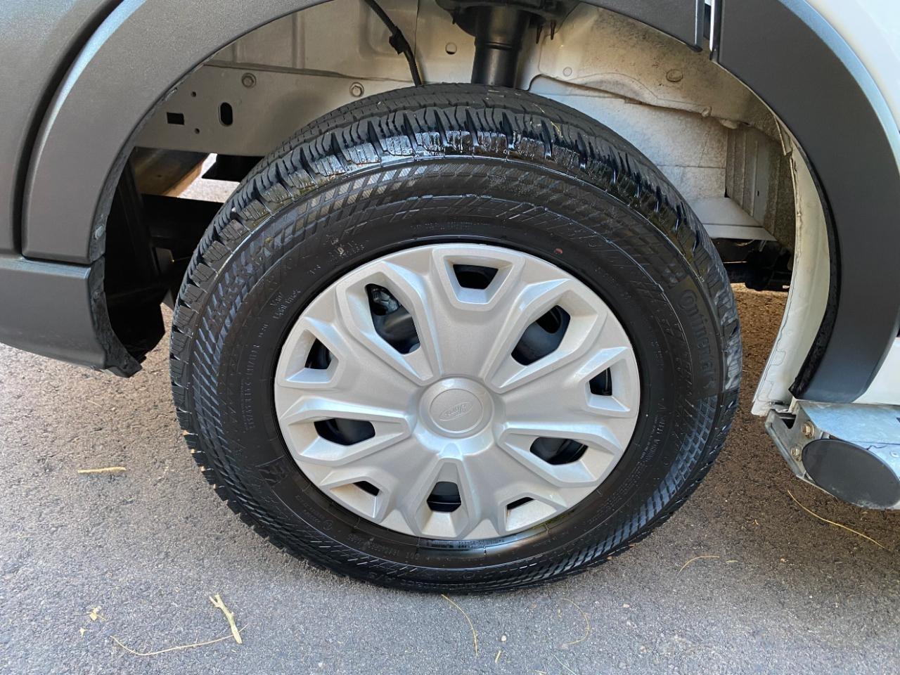 Ford Transit 250 Van Low Roof w/Sliding Pass. 130-in. WB 2025