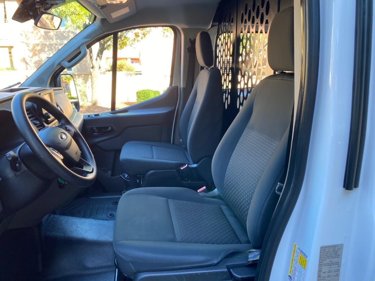Ford Transit 250 Van Low Roof w/Sliding Pass. 130-in. WB 2025