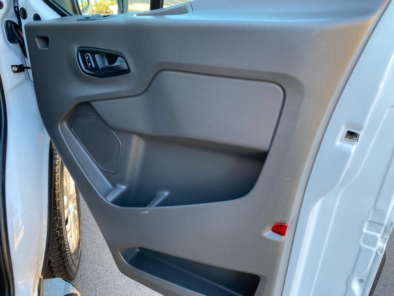 Ford Transit 250 Van Low Roof w/Sliding Pass. 130-in. WB 2025