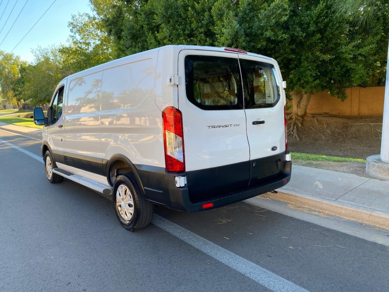 Ford Transit 250 Van Low Roof w/Sliding Pass. 130-in. WB 2025