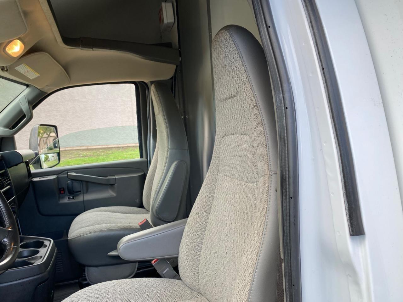 Chevrolet Express Commercial Cutaway RWD 3500 159" WB Work Van 2022