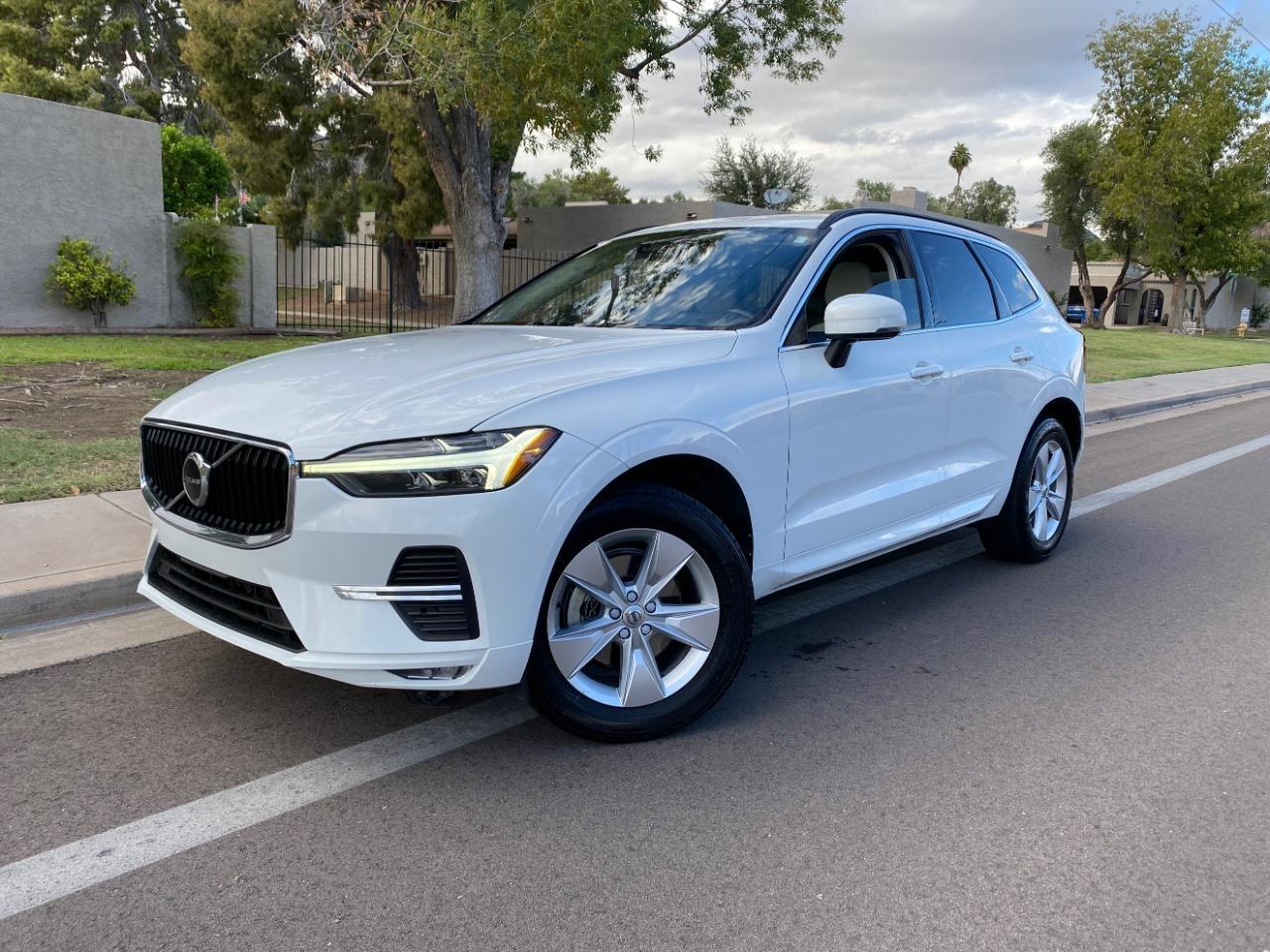 2022 Volvo XC60 T8 Momentum Hybrid AWD