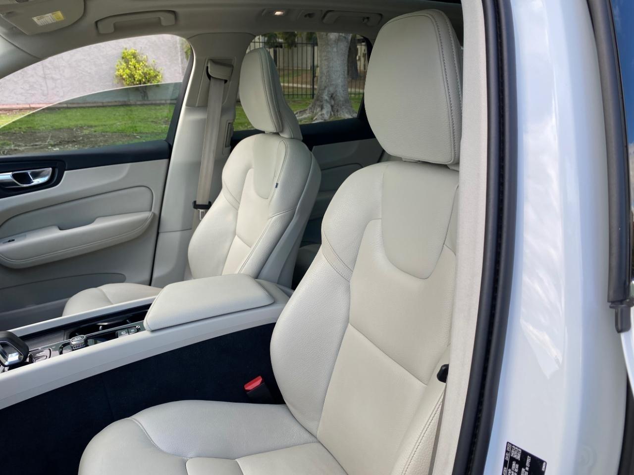 Volvo XC60 T8 Momentum Hybrid AWD 2022