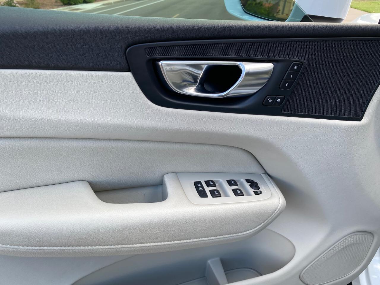 Volvo XC60 T8 Momentum Hybrid AWD 2022