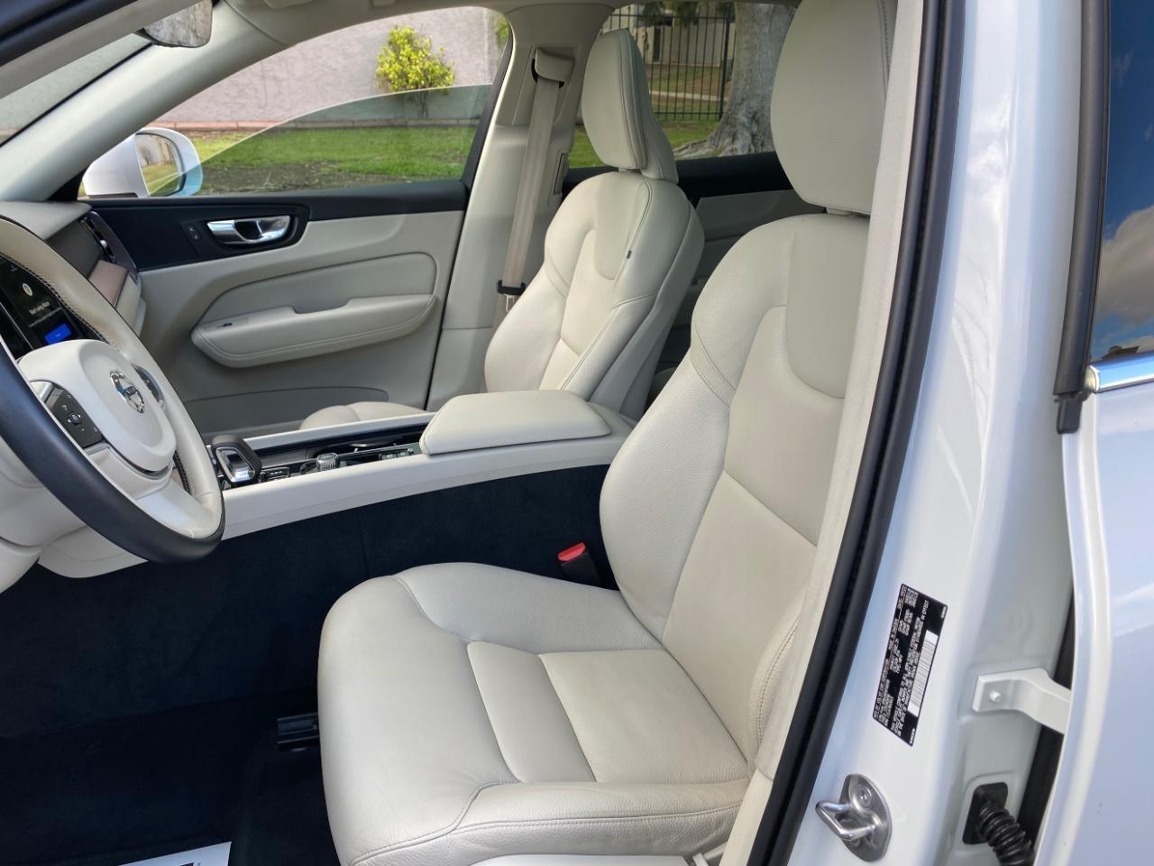 Volvo XC60 T8 Momentum Hybrid AWD 2022