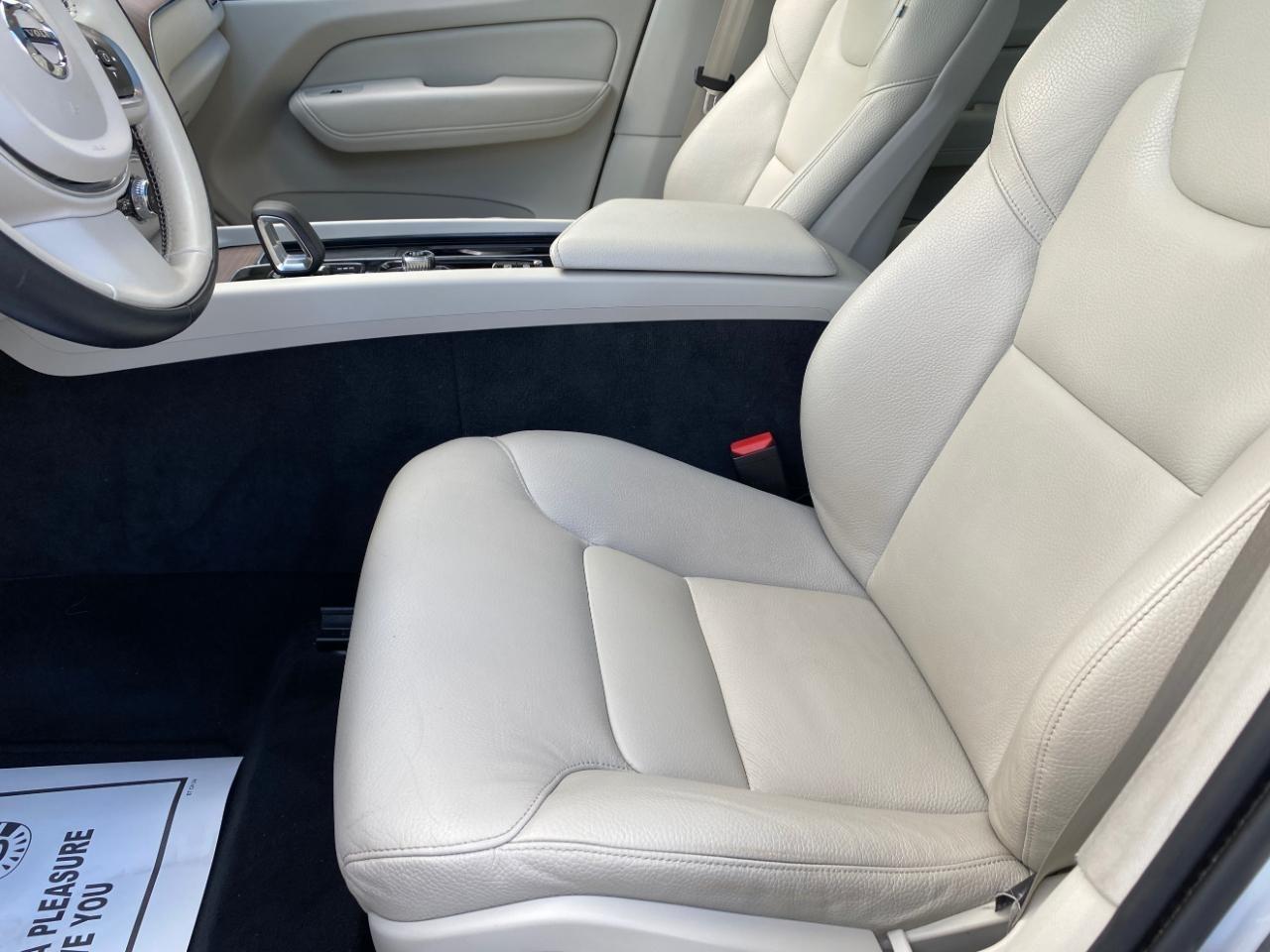 Volvo XC60 T8 Momentum Hybrid AWD 2022