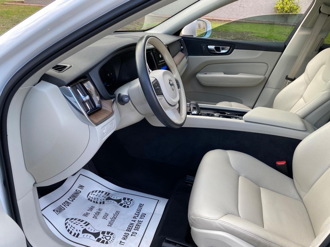 Volvo XC60 T8 Momentum Hybrid AWD 2022