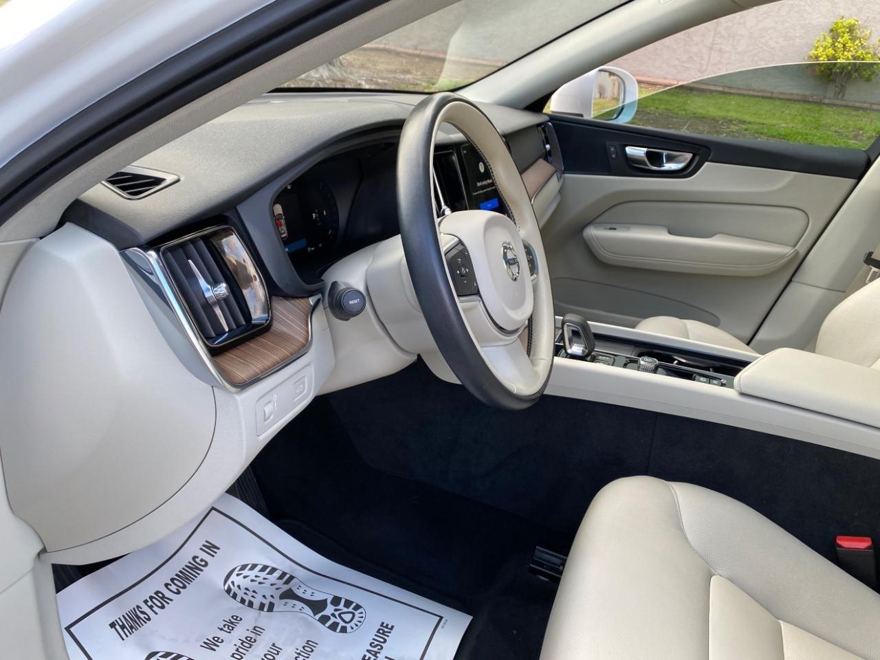 Volvo XC60 T8 Momentum Hybrid AWD 2022