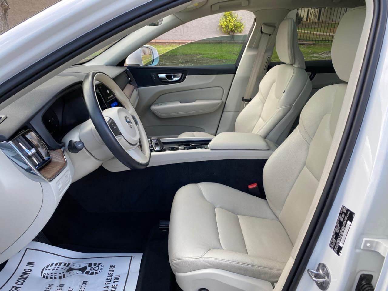 Volvo XC60 T8 Momentum Hybrid AWD 2022