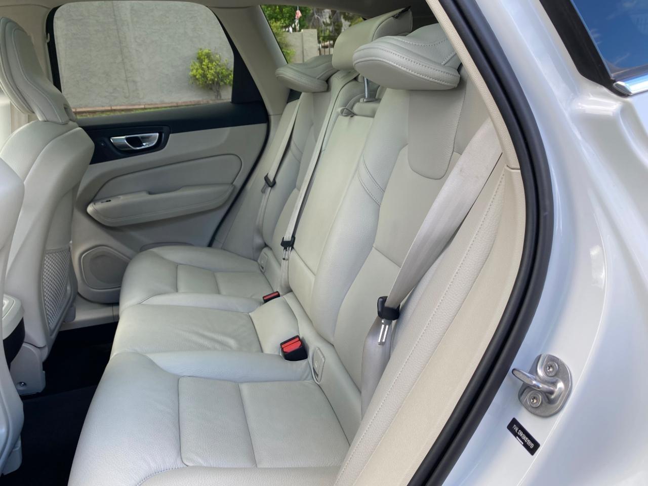 Volvo XC60 T8 Momentum Hybrid AWD 2022