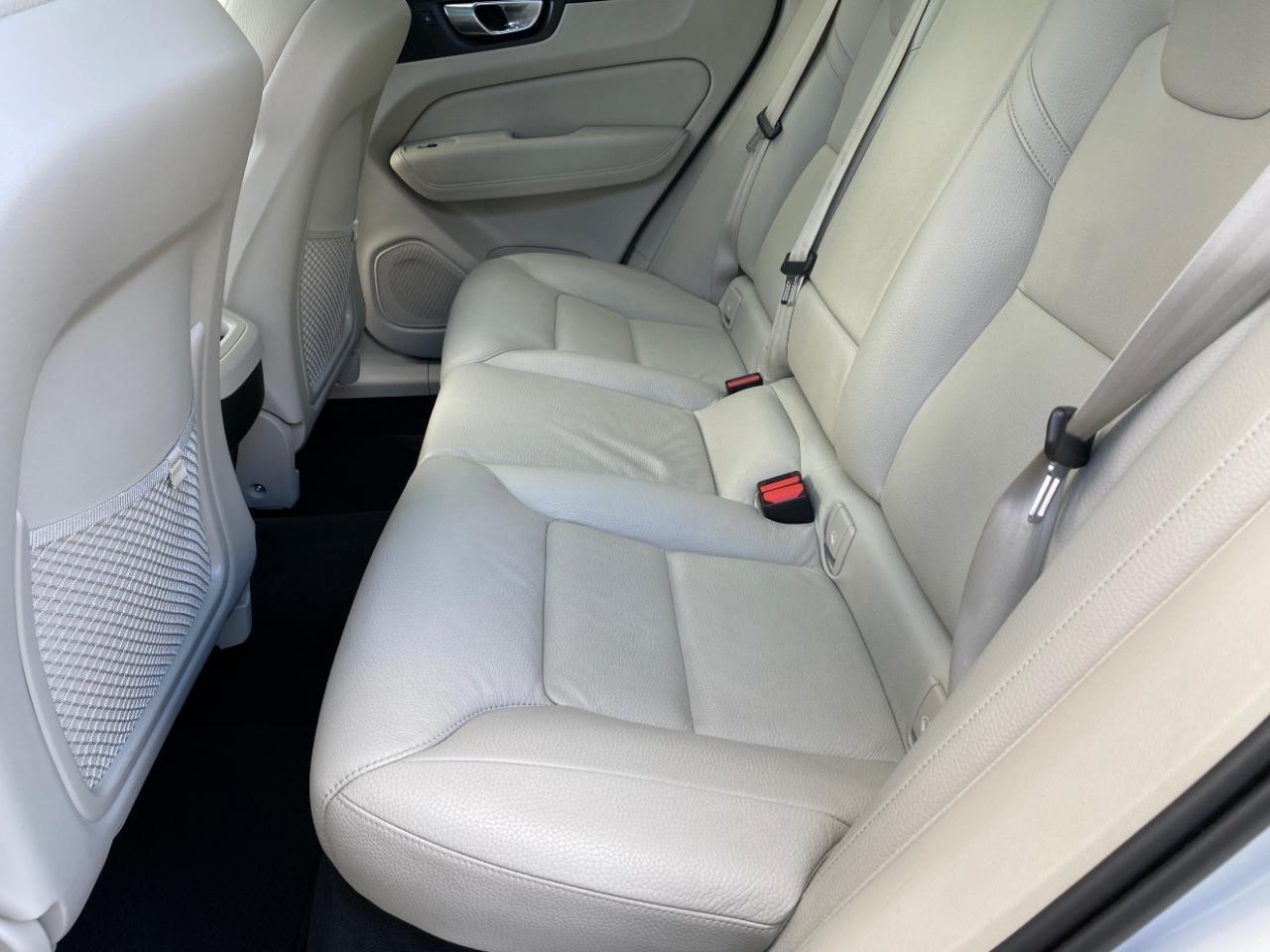 Volvo XC60 T8 Momentum Hybrid AWD 2022
