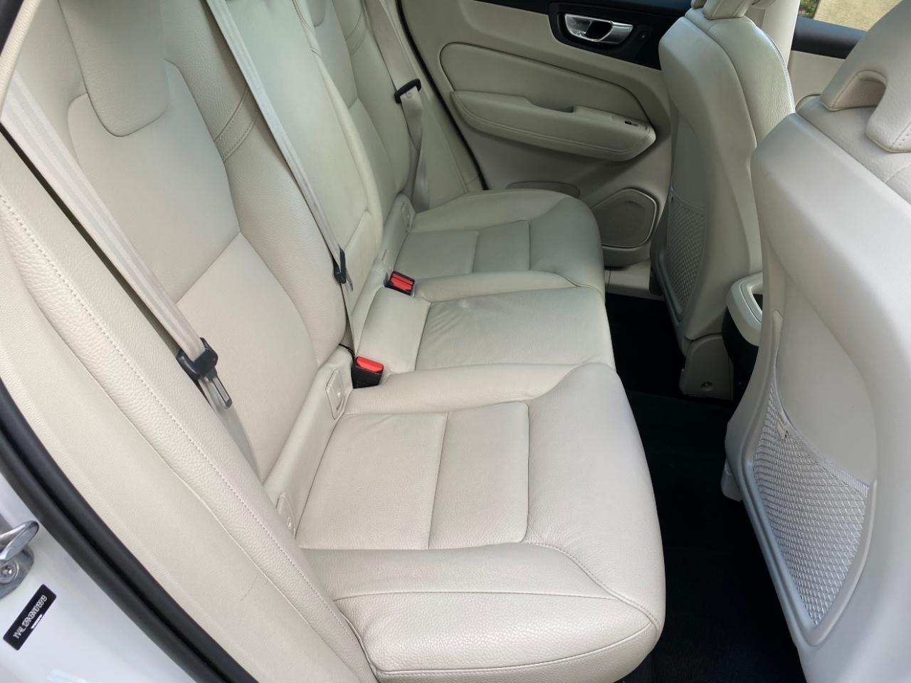 Volvo XC60 T8 Momentum Hybrid AWD 2022