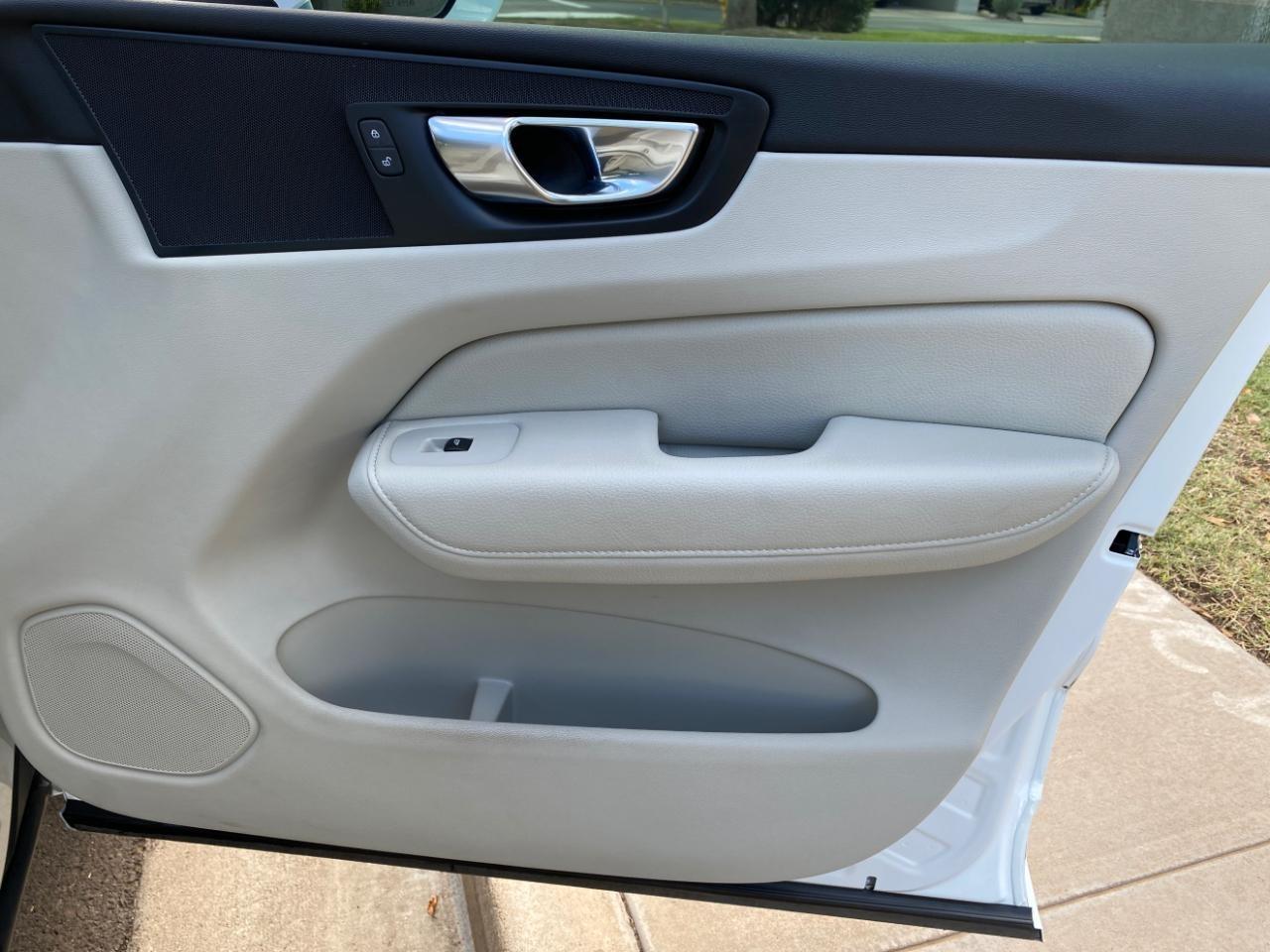Volvo XC60 T8 Momentum Hybrid AWD 2022
