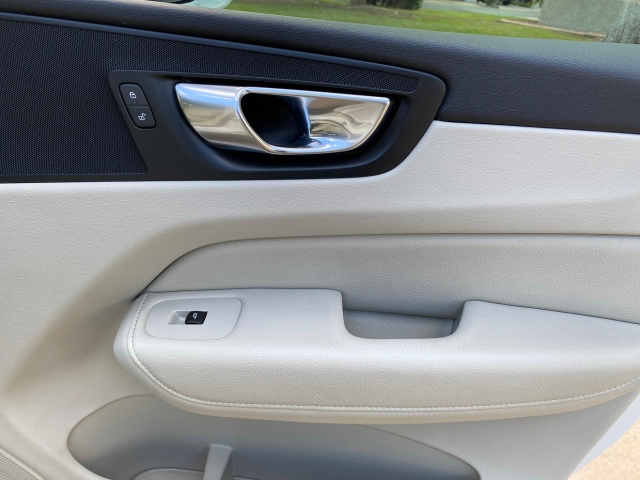 Volvo XC60 T8 Momentum Hybrid AWD 2022