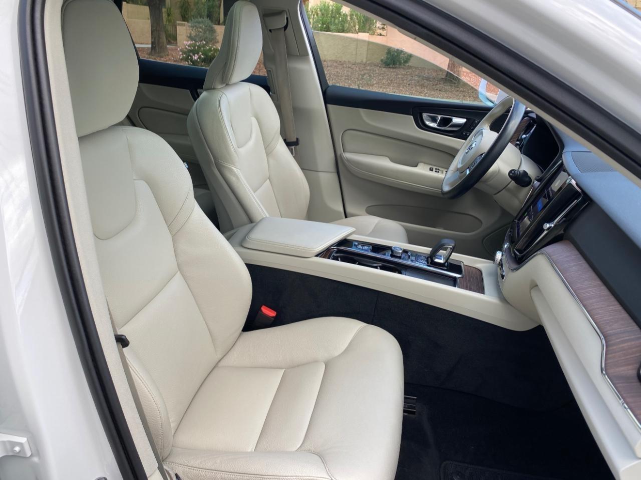 Volvo XC60 T8 Momentum Hybrid AWD 2022