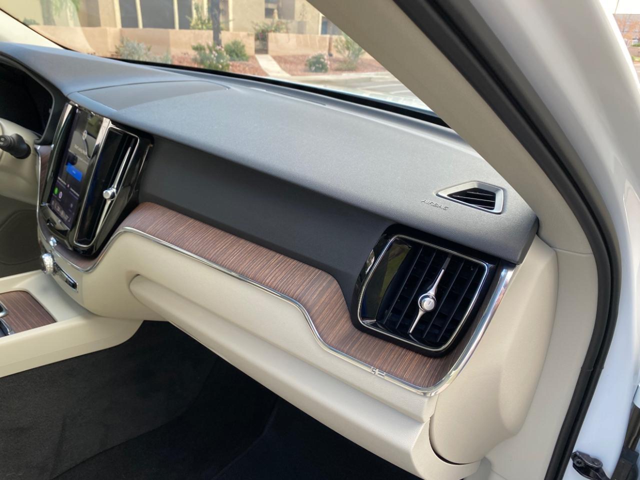 Volvo XC60 T8 Momentum Hybrid AWD 2022