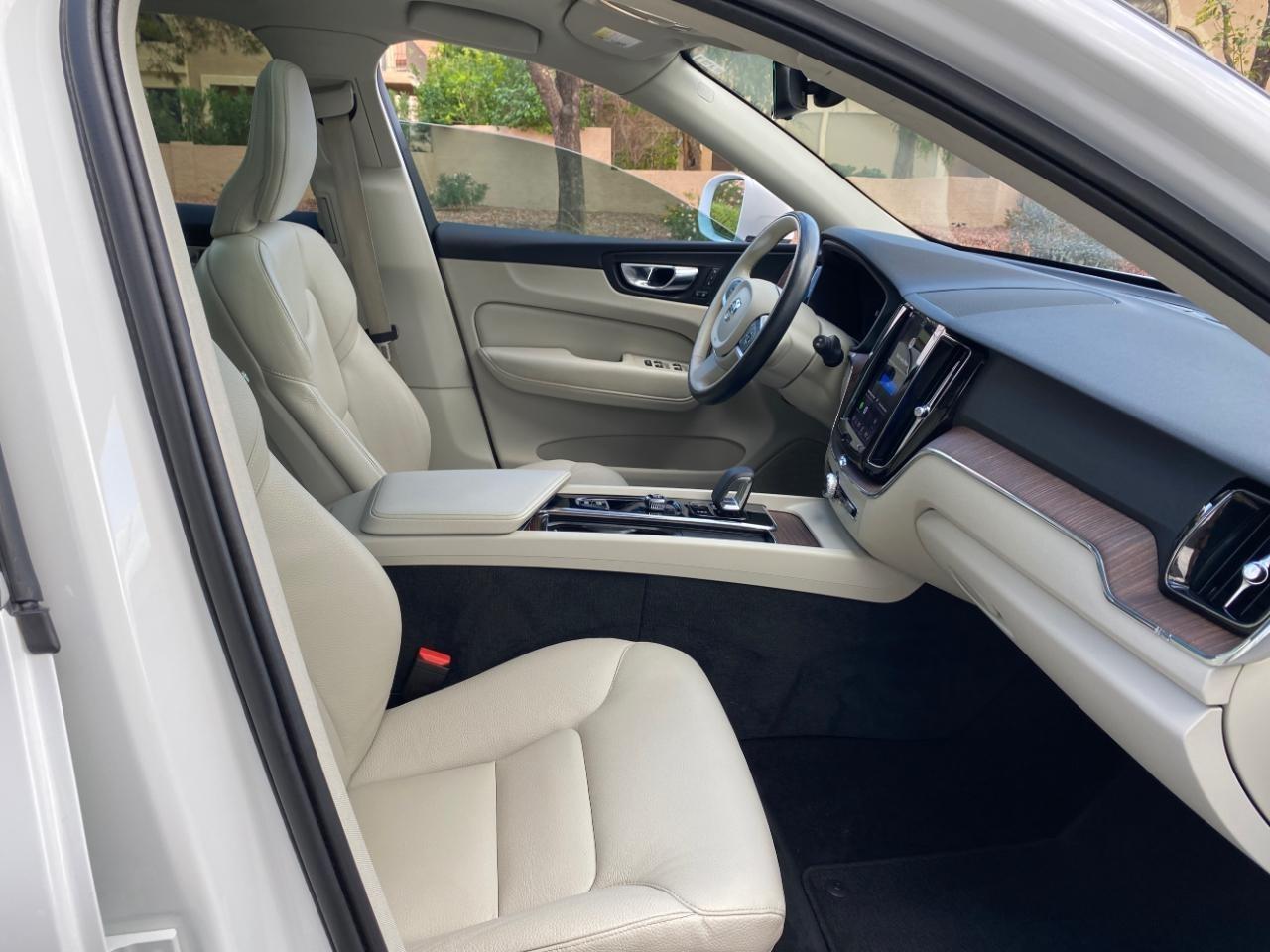 Volvo XC60 T8 Momentum Hybrid AWD 2022