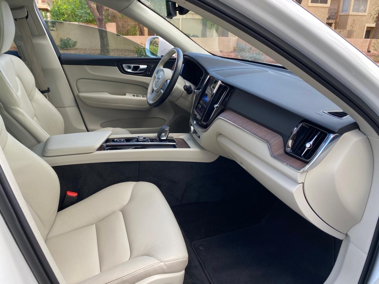 Volvo XC60 T8 Momentum Hybrid AWD 2022