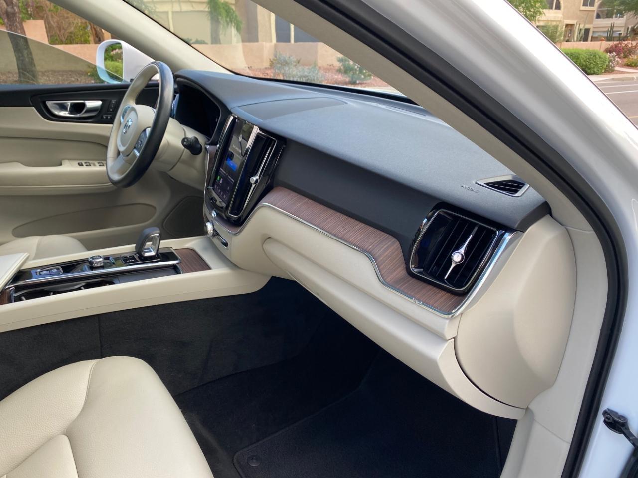 Volvo XC60 T8 Momentum Hybrid AWD 2022
