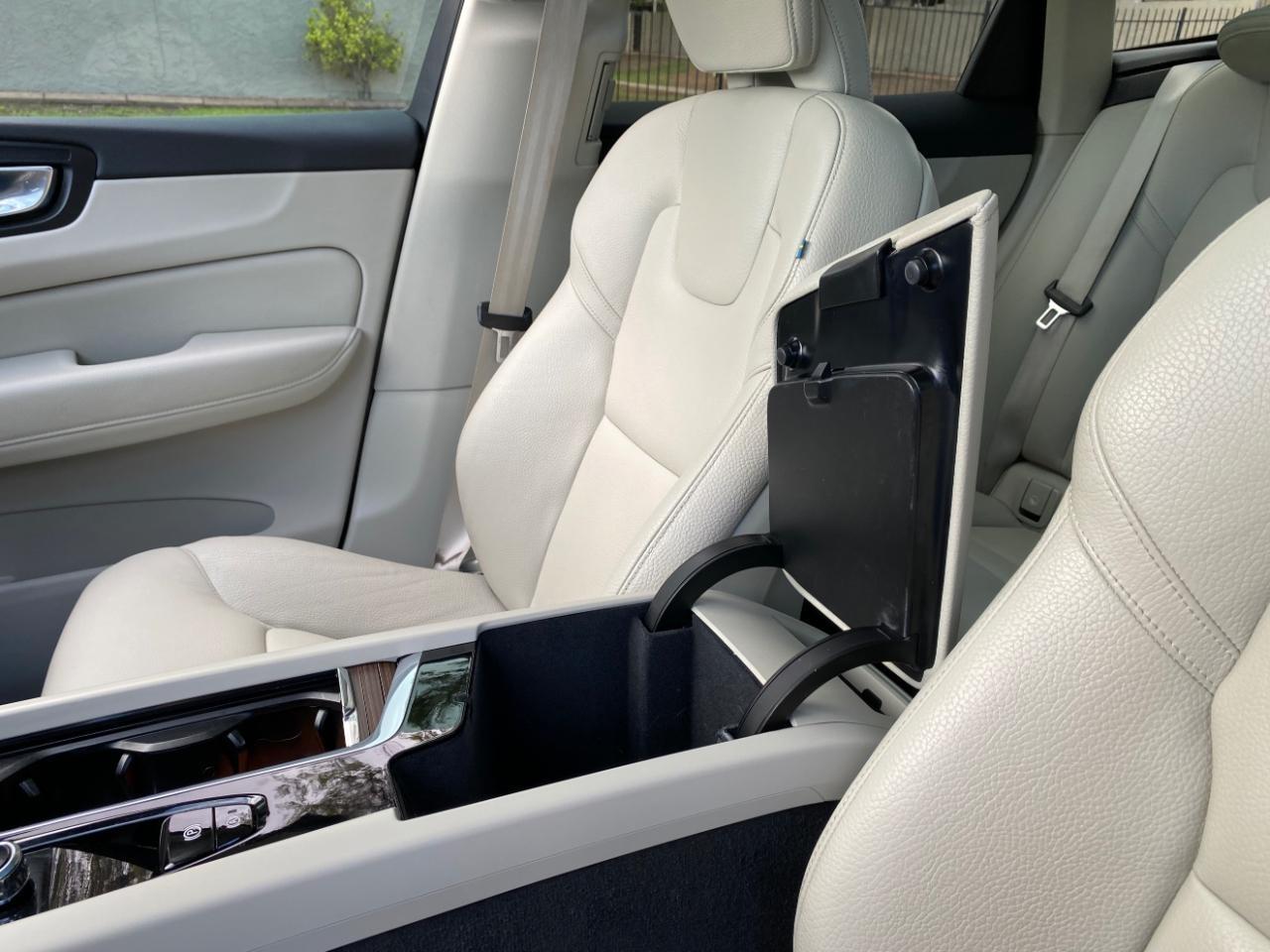 Volvo XC60 T8 Momentum Hybrid AWD 2022