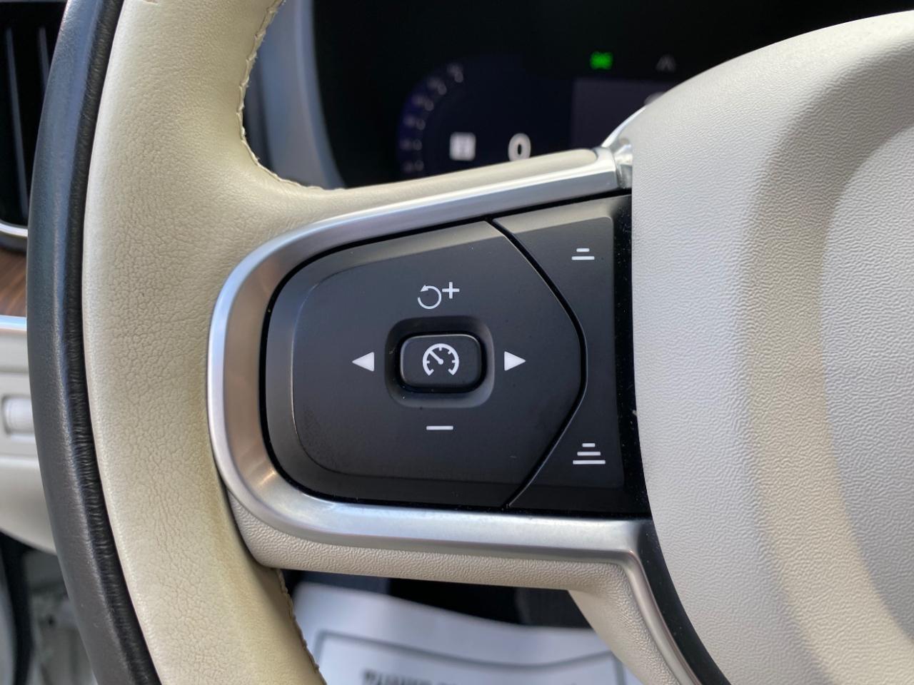 Volvo XC60 T8 Momentum Hybrid AWD 2022