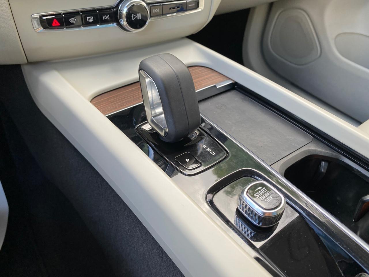 Volvo XC60 T8 Momentum Hybrid AWD 2022