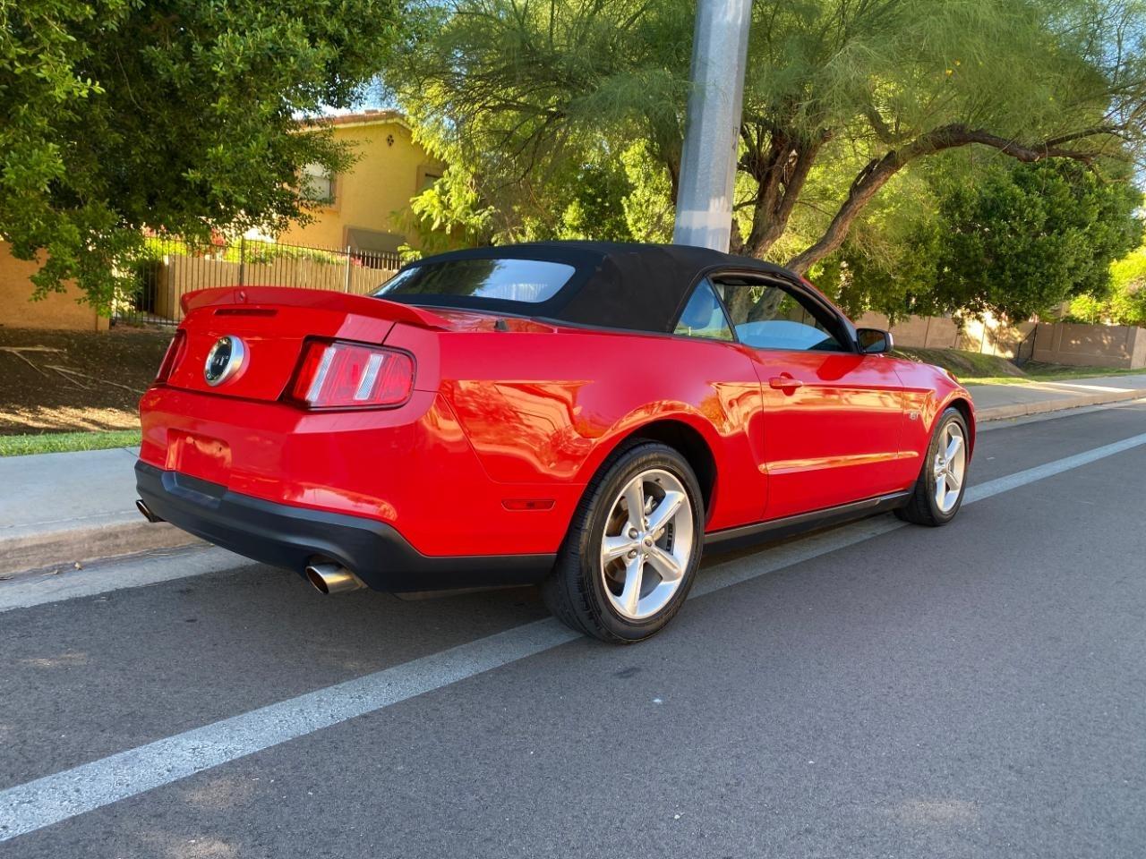 Ford Mustang GT convertible 2010