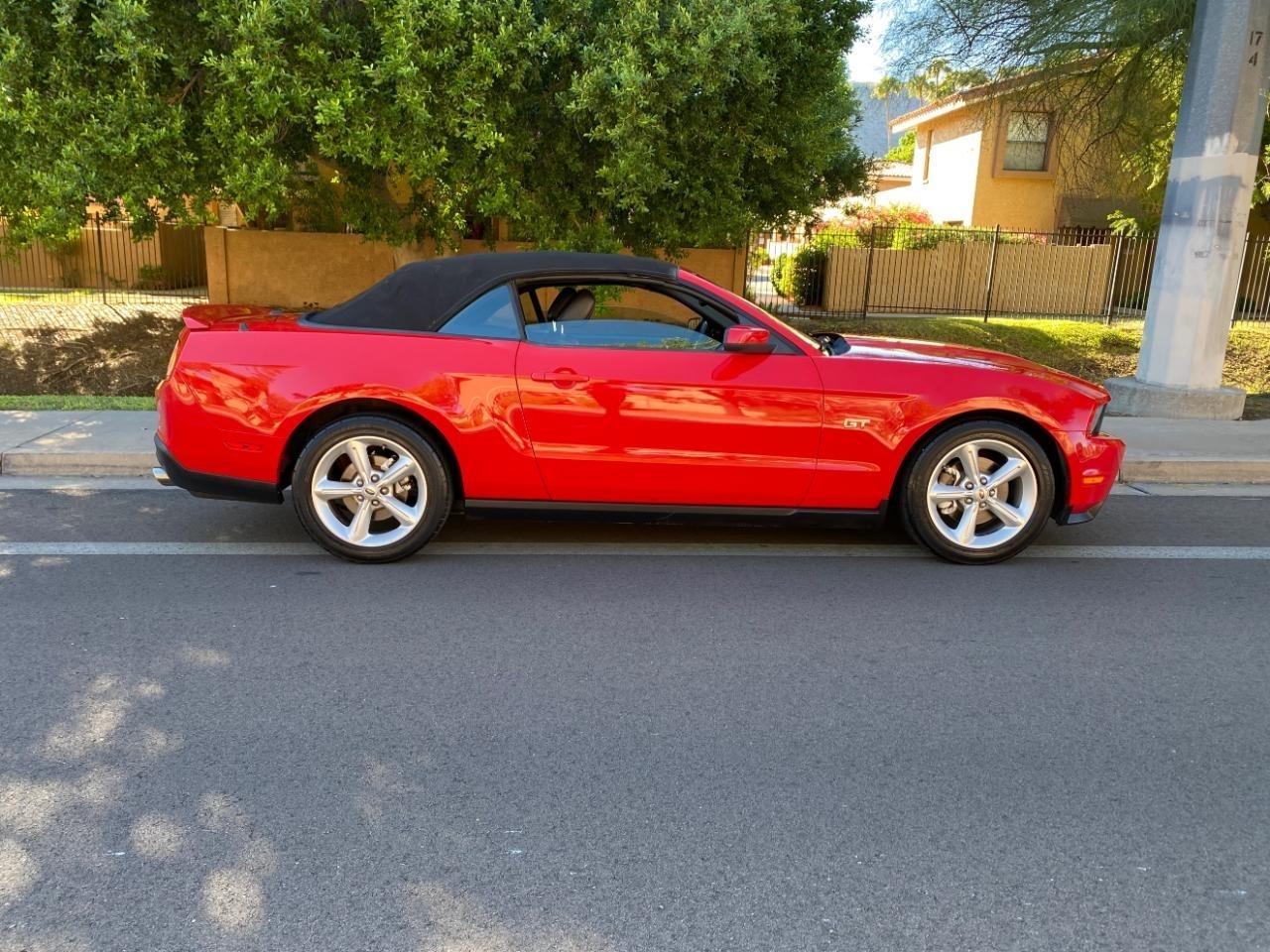Ford Mustang GT convertible 2010