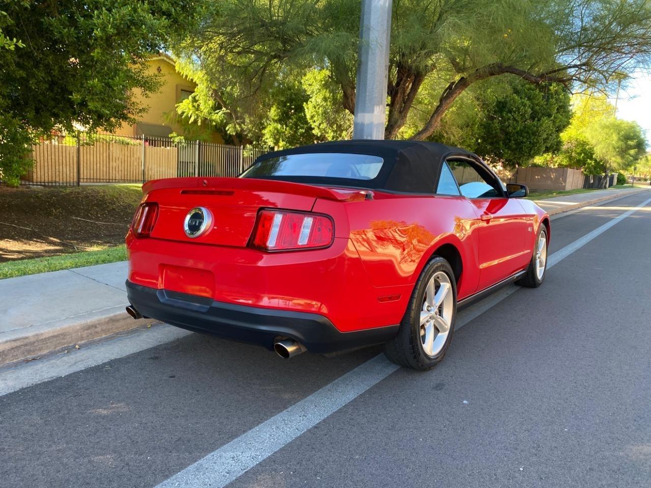 Ford Mustang GT convertible 2010