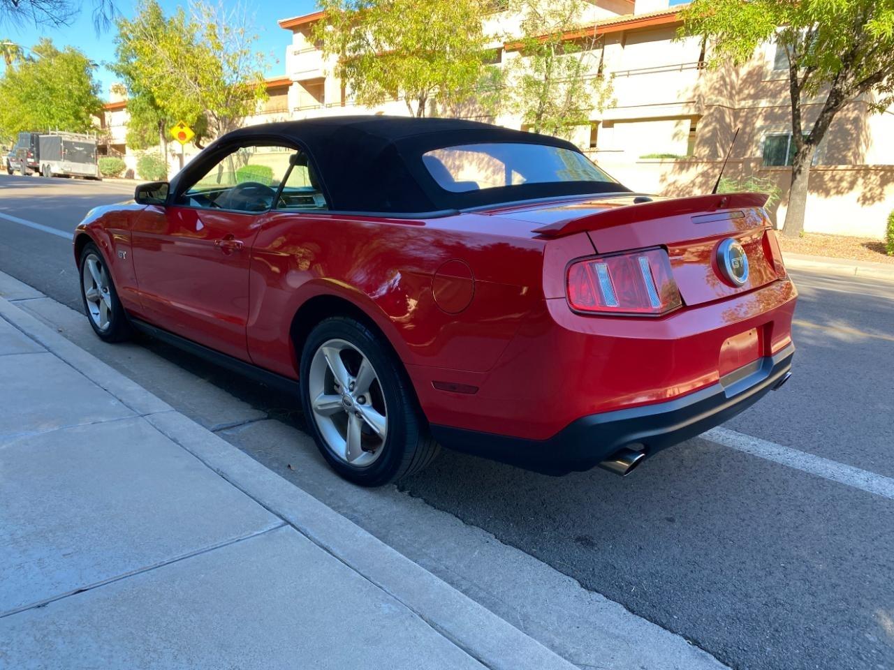 Ford Mustang GT convertible 2010