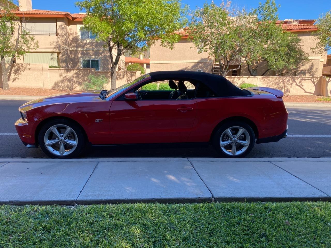 Ford Mustang GT convertible 2010