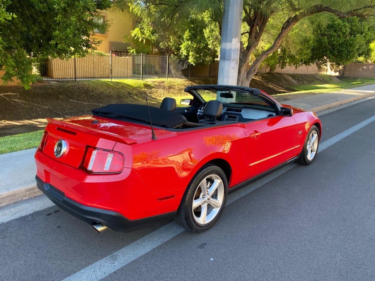 Ford Mustang GT convertible 2010