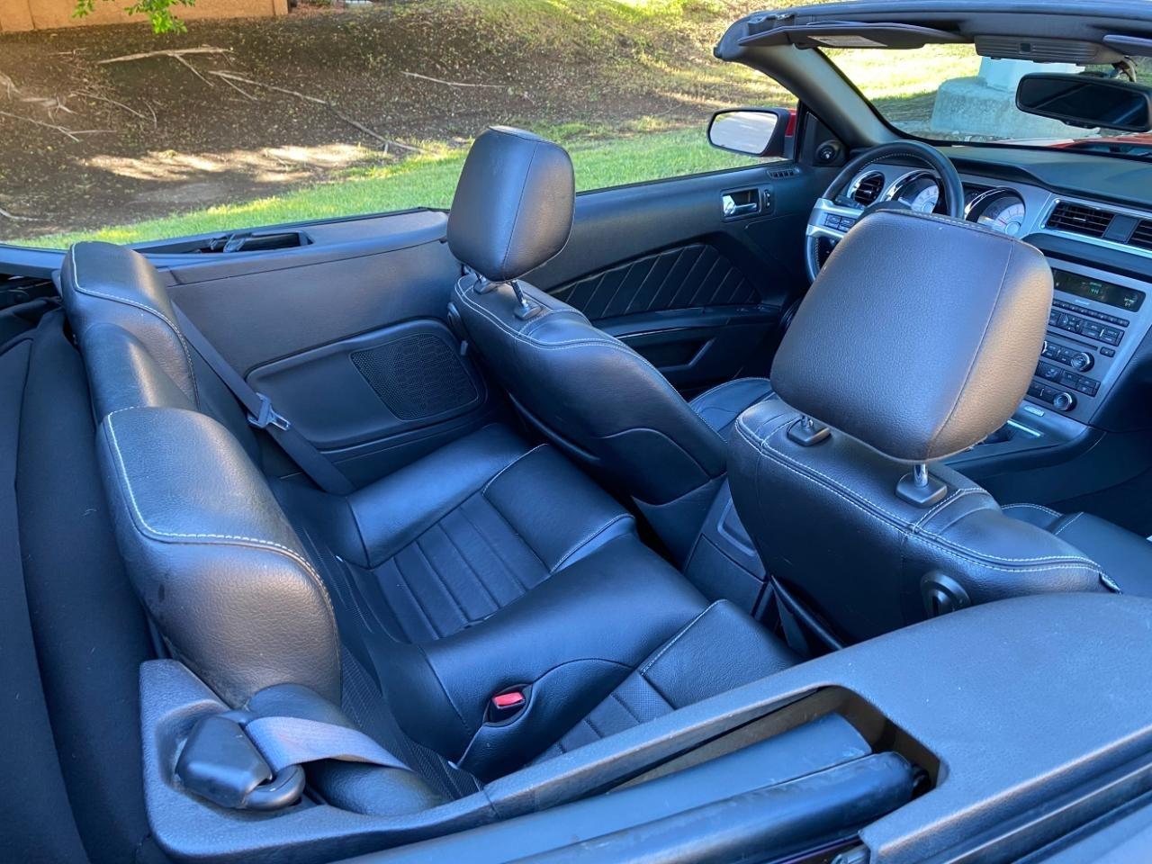 Ford Mustang GT convertible 2010