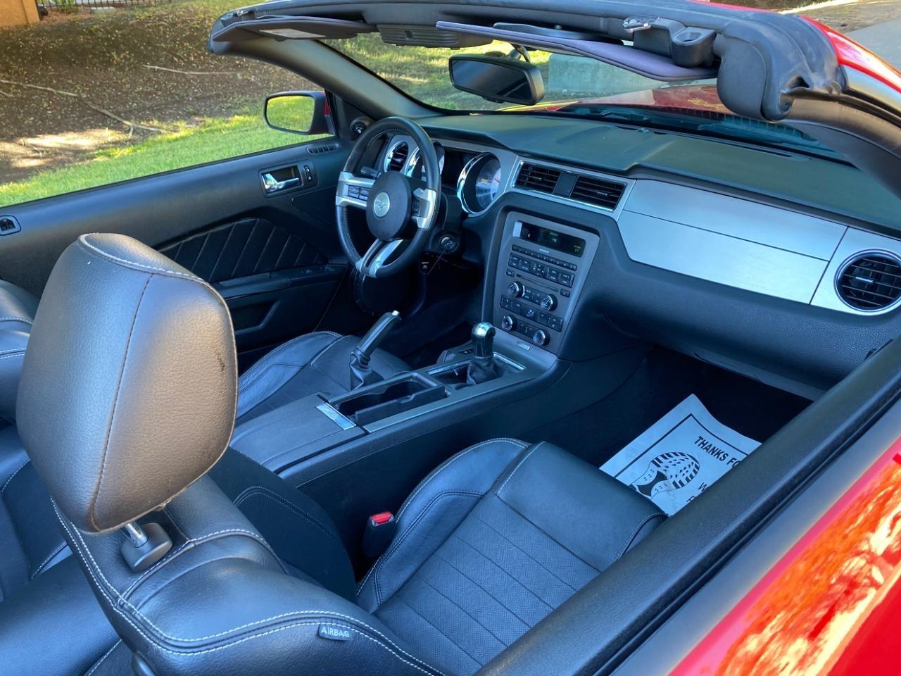 Ford Mustang GT convertible 2010