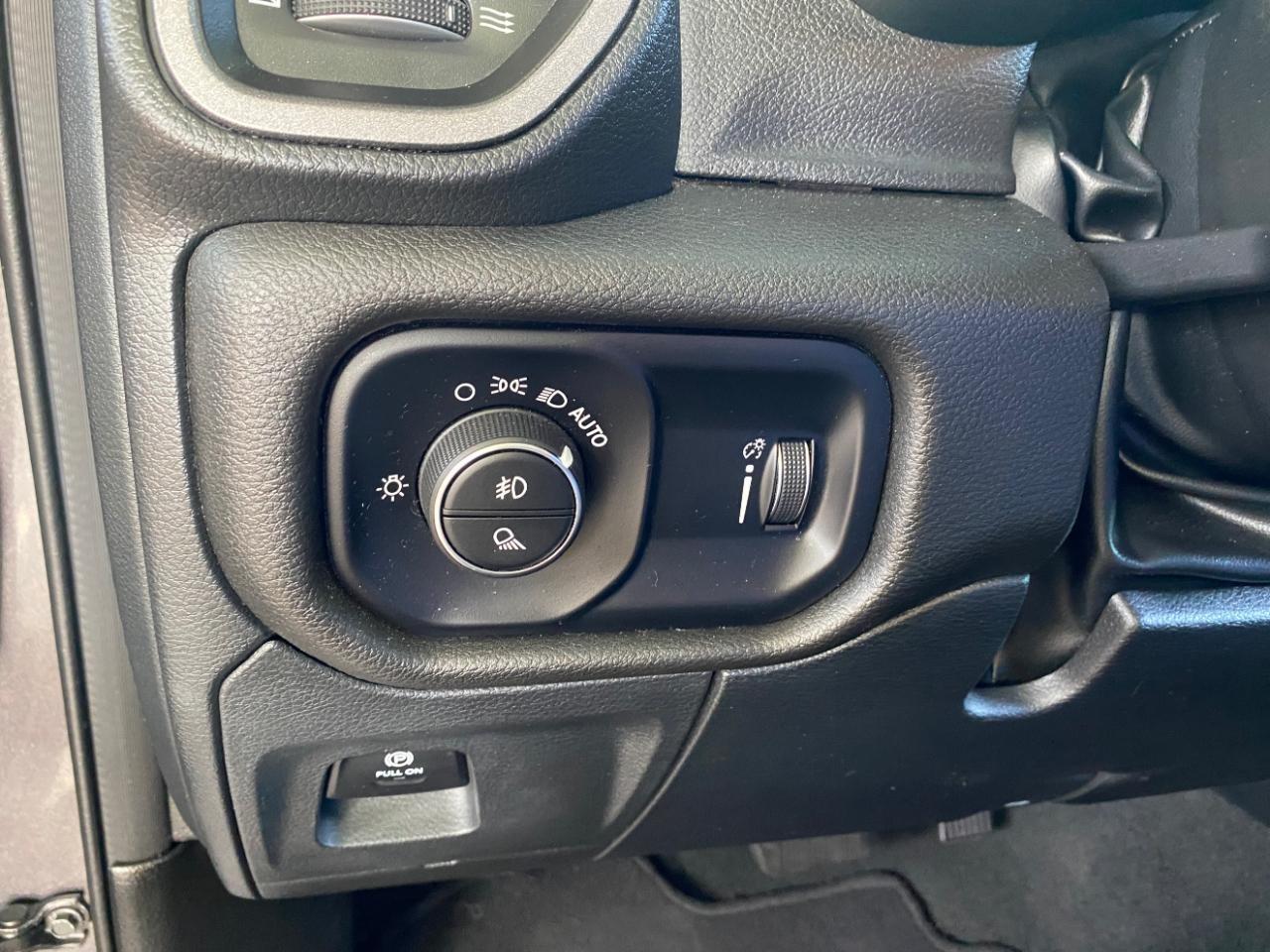 RAM 1500 Tradesman Quad Cab 4WD 2024