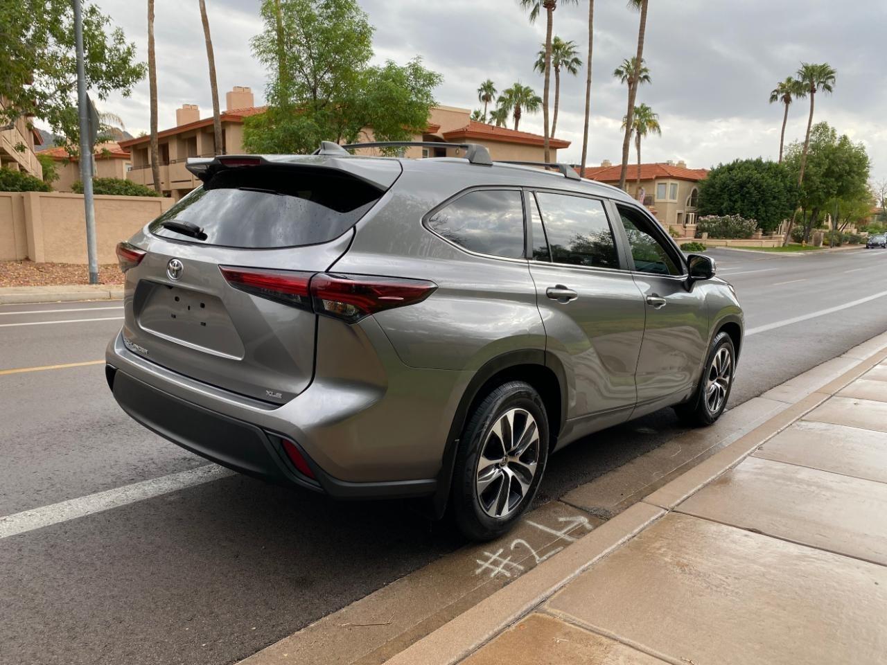 Toyota Highlander XLE 2025