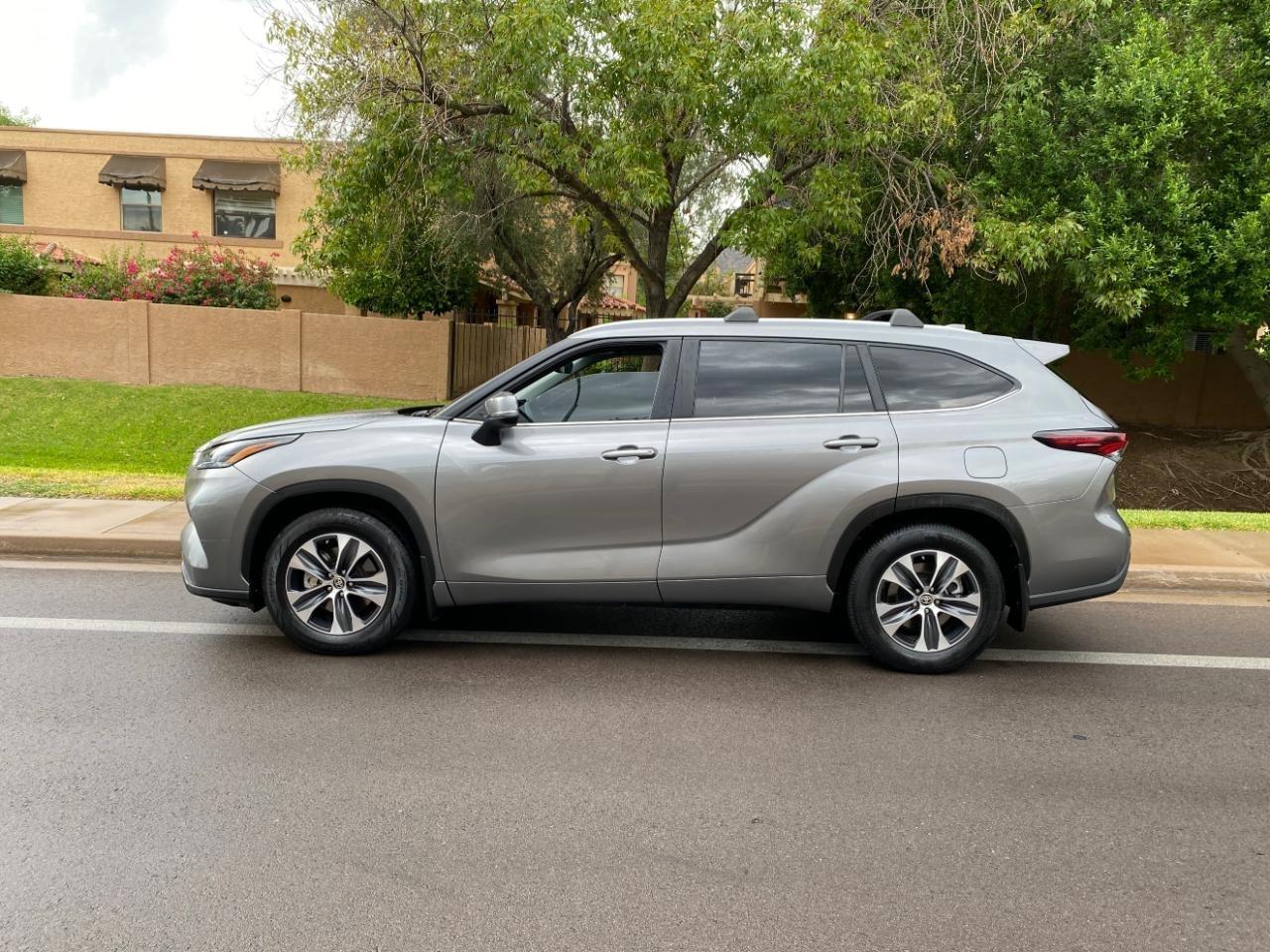 Toyota Highlander XLE 2025