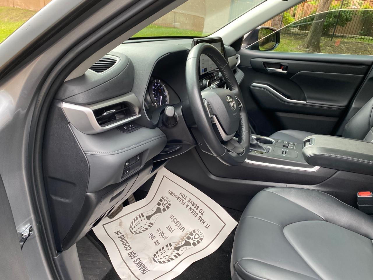 Toyota Highlander XLE 2025