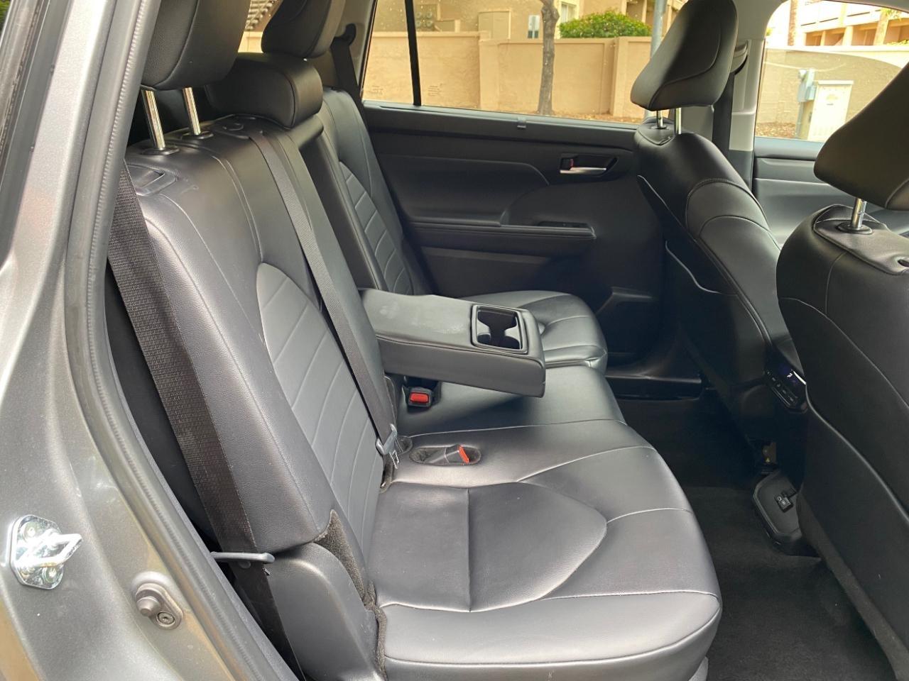 Toyota Highlander XLE 2025