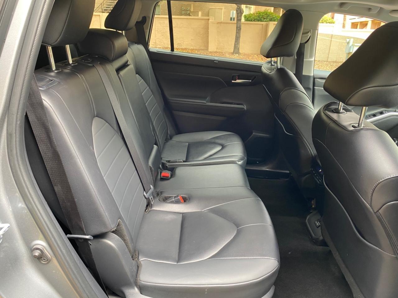 Toyota Highlander XLE 2025